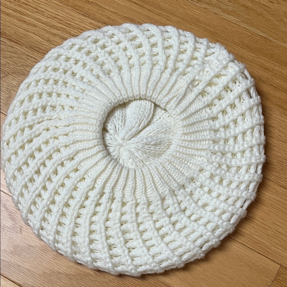 Cozy Cream Knit Beret - Picture 2 of 5